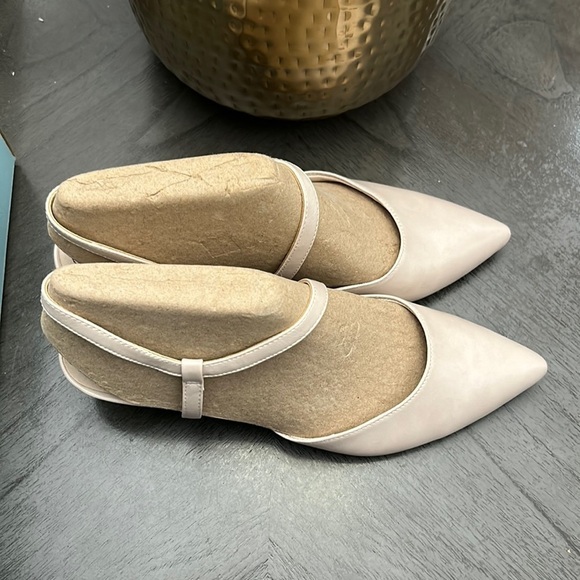 LIFESTRIDE Minimalist Slingback Pumps - Picture 5 of 12